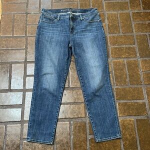 Chico’s So Slimming Girlfriend Slim Leg Ankle Jean
